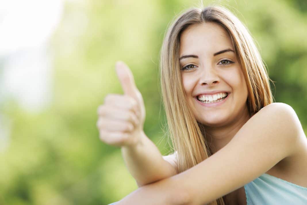 woman thumbs up, independent civil service